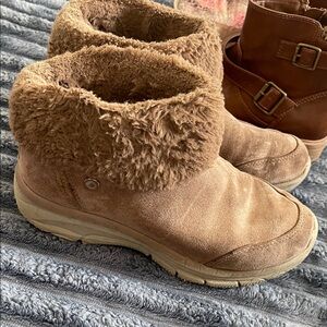 Skechers Brown Suede Boots with Cozy Lining